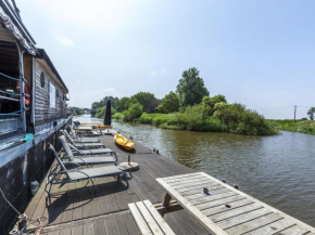 Cushy Boat in Merkem with Terrace